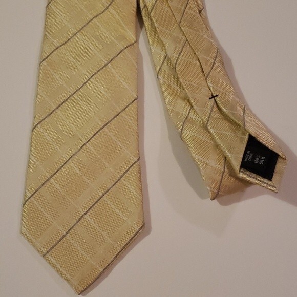 MICHAEL KORS Gold Diagonal Stripe Pattern Tie - Picture 1 of 5